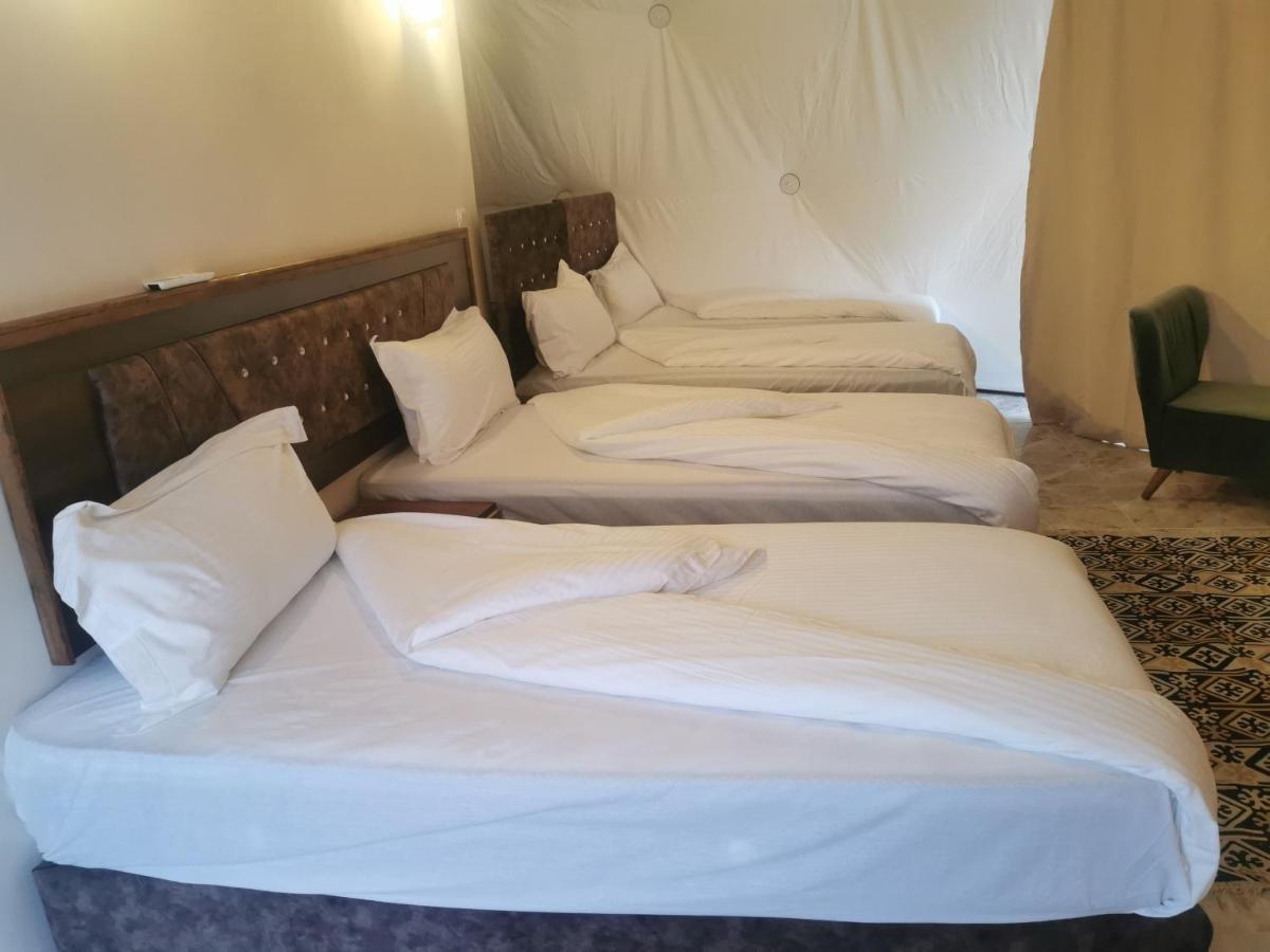 Rum Titanic Camp Wadi Rum Buitenkant foto